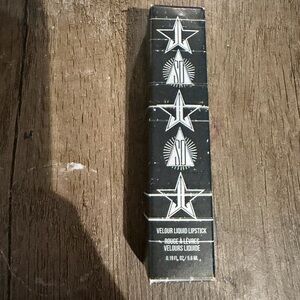 Jeffree Star Velour Liquid Lipstick in Black Packaging